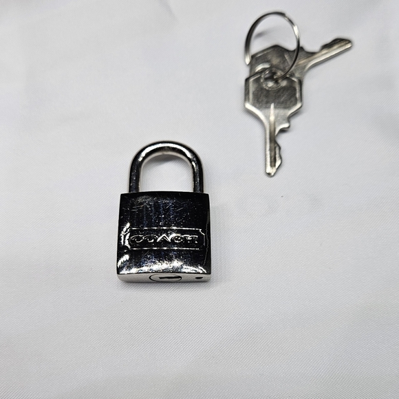 Coach Padlock with Keys Hangtag and Dustbag - Picture 3 of 7